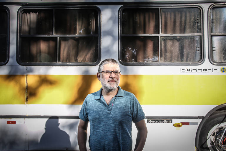 Após criticar publicamente os governos petistas e mostrar apoio ao atual governo, Marcelo Hermes Lima passou a ser procurado por outros professores