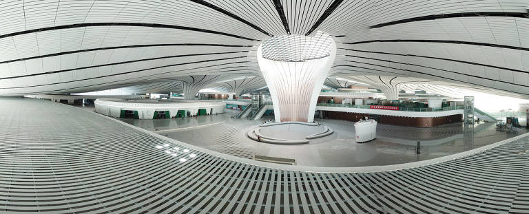 Apesar da enorme área do terminal (700 mil m²), a administração promete que o passageiro não terá que se deslocar mais do que 600 metros ou oito minutos entre a vistoria de segurança e o portão de embarque mais distante