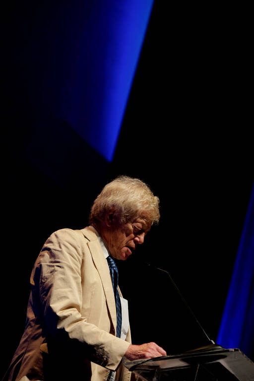  Filósofo Roger Scruton durante debate Fronteiras do Pensamento, em São Paulo