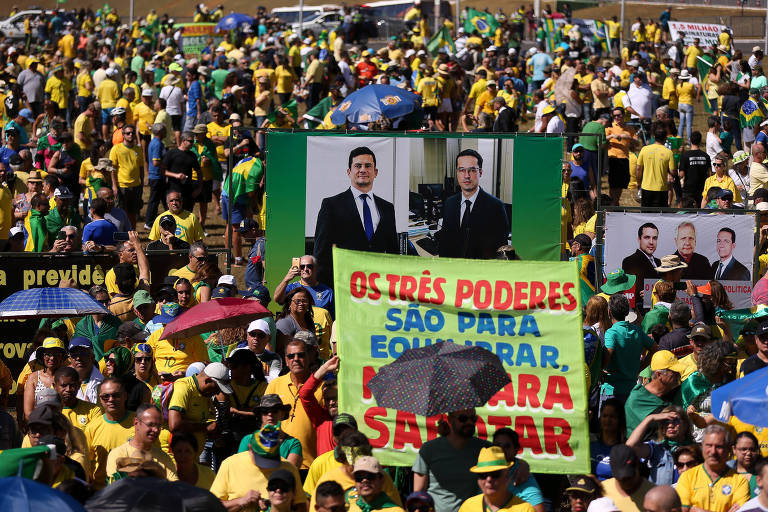 Manifestação em defesa do ministro Sérgio Moro na esplanada dos ministérios, em Brasília
