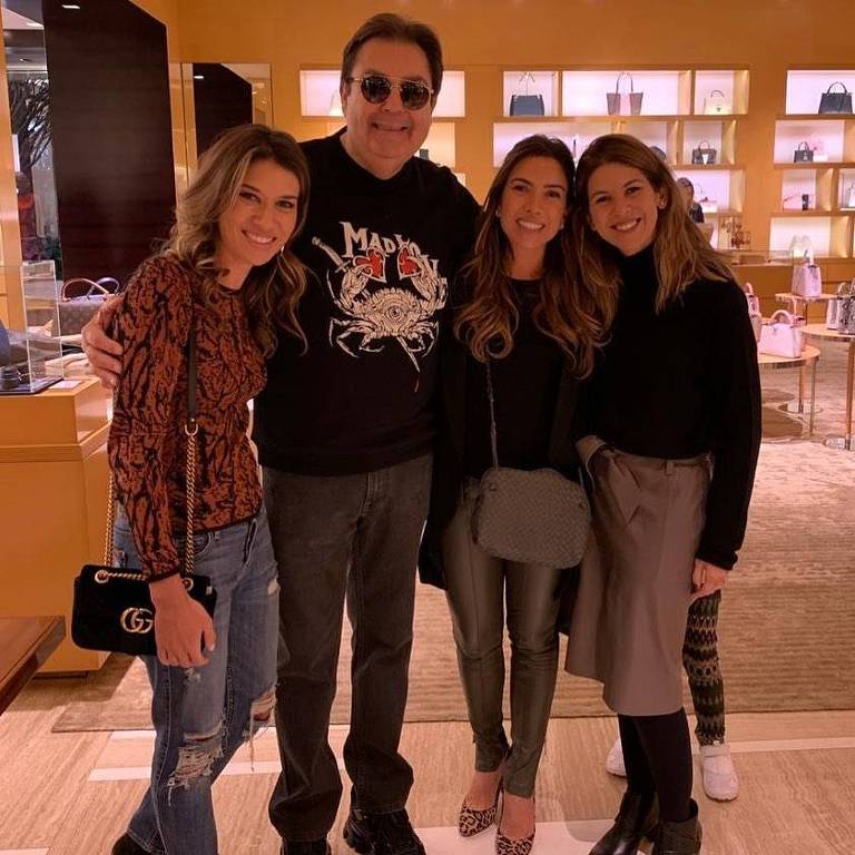 Fausto Silva e as filhas do Silvio Santos