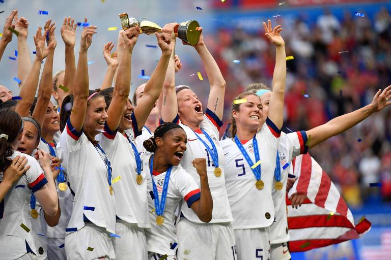Seleção feminina dos EUA comemora a conquista da Copa do Mundo, em 2019