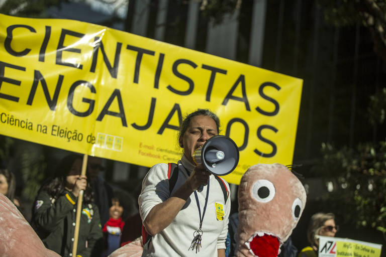 Marcha pela Ciência em SP protesta contra cortes