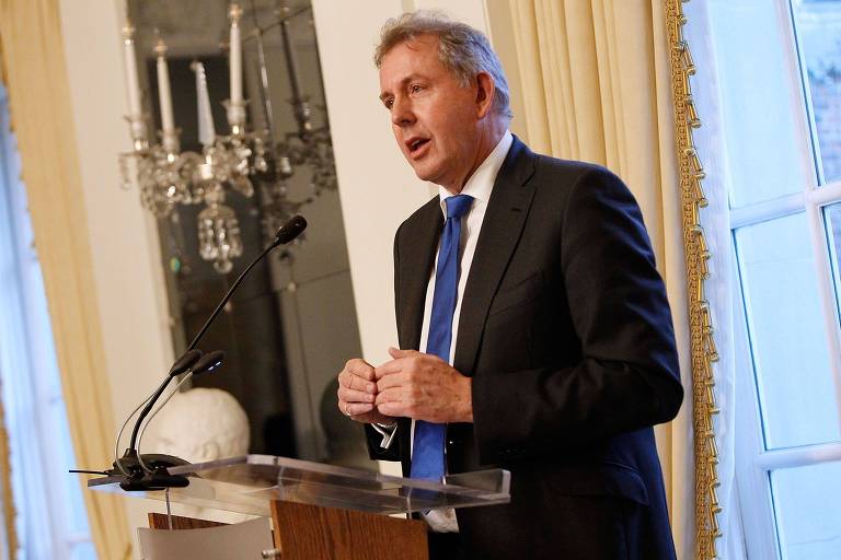 Demissão de embaixador respinga na disputa por cargo de primeiro-ministro no Reino Unido