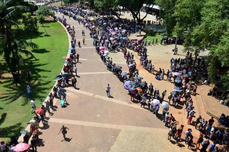 Mutirão do Emprego no centro de São Paulo, em 2019: estimativa é que mais de 15 mil pessoas aguardaram em fila