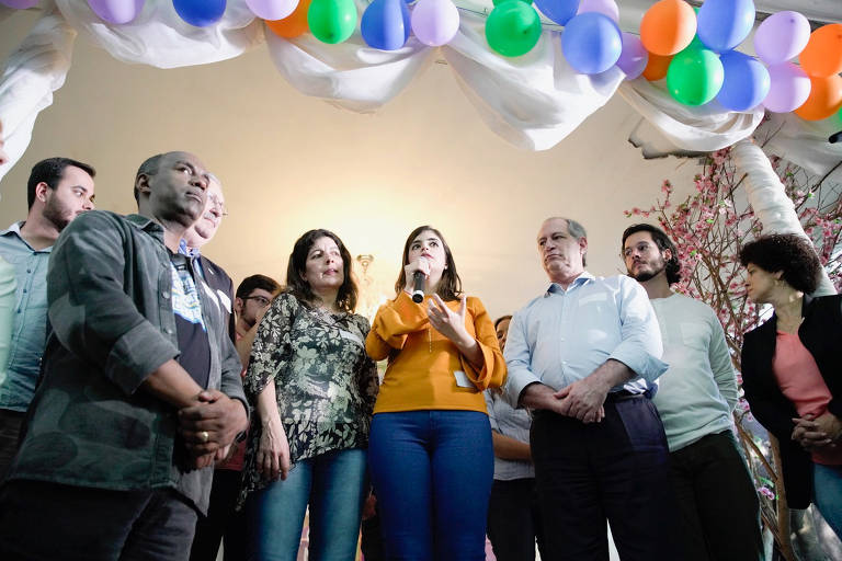 Tabata também é cofundadora do Acredito, um movimento nacional e suprapartidário que propõe a renovação na política. Ela participou do RenovaBR e sua bolsa de estudos em Harvard foi de um programa da Fundação Estudar