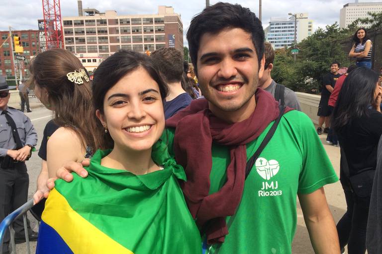 Tabata Amaral e Renan Ferreirinha, que estudaram em Harvard e concorreram nas eleições de 2018. Ele foi eleito deputado estadual no Rio de Janeiro pelo PSB