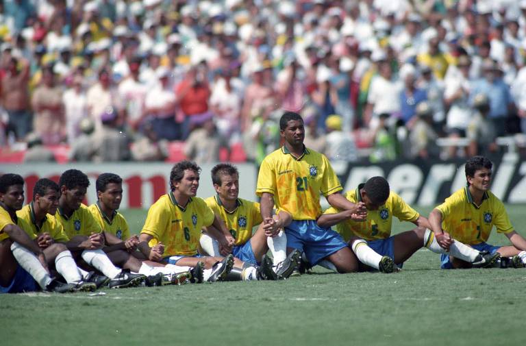 Jogadores da seleção brasileira durante a cobrança de pênaltis na final da Copa de 1994