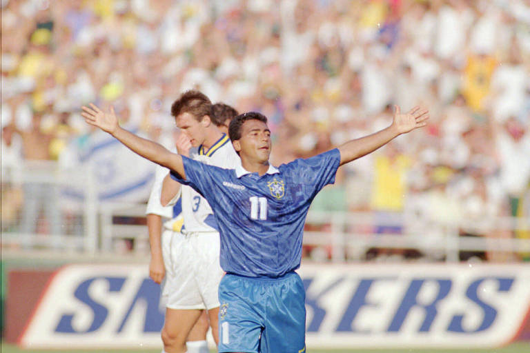 Romário celebra o gol da vitória por 1 a 0 sobre a Suécia na semifinal da Copa