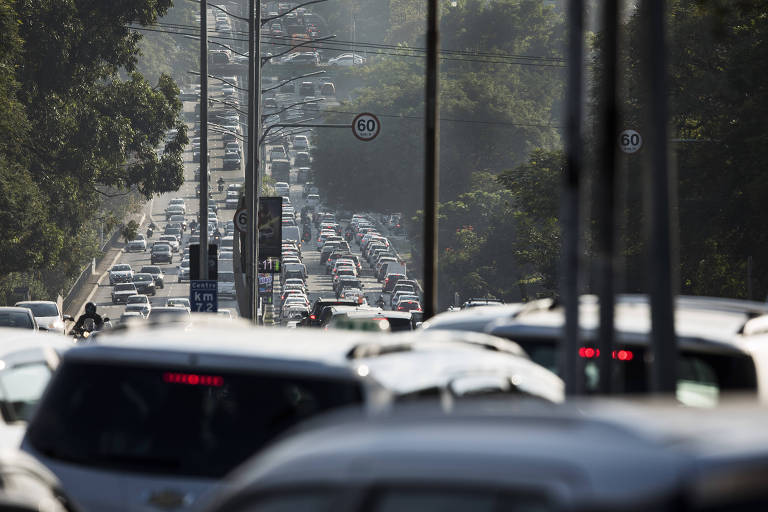 Maioria se opõe a plano de Bolsonaro para o trânsito, mostra Datafolha