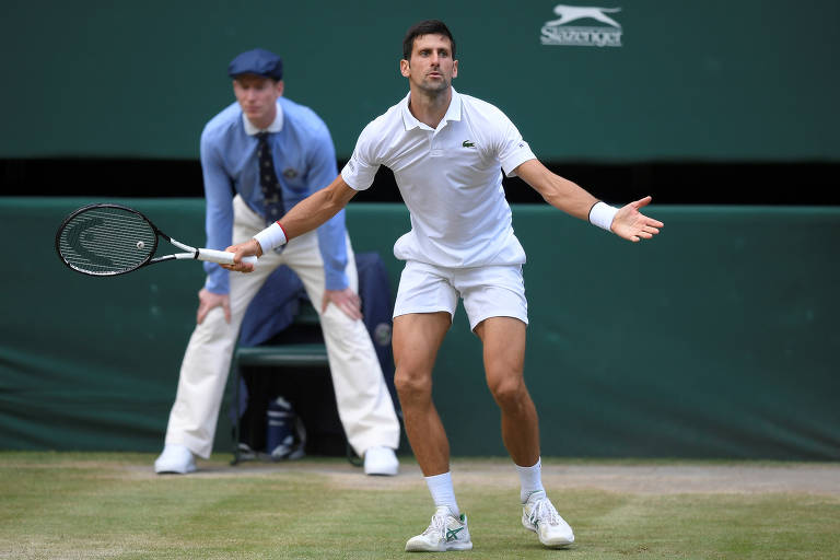 Após 5 sets e 5 horas de jogo em final de Wimbledon, Djokovic supera Federer