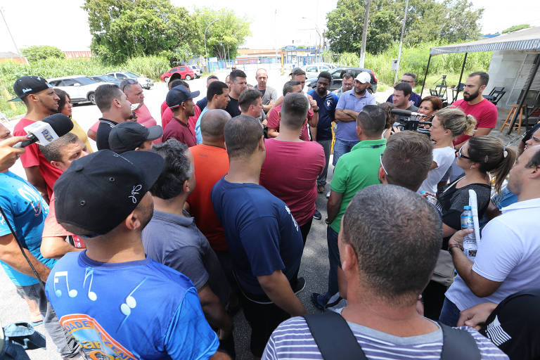 Assim, a orientação do sindicato é que os funcionários demitidos assinem o chamado “Pacote 2.0”, que garante o pagamento dos dois salários adicionais por ano trabalhado