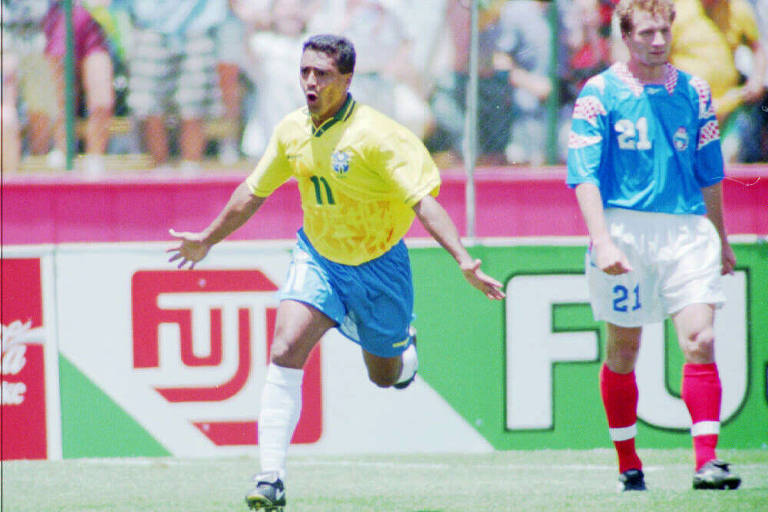 Romário comemora o primeiro gol do Brasil na Copa de 1994, contra a Rússia 