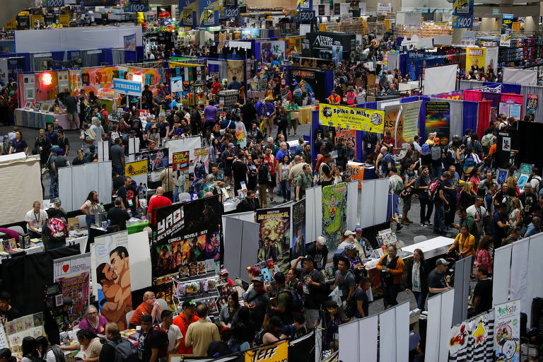 Público chega a Comic Con, em San Diego, na Califórnia. Evento começou nesta quarta-feira (17)