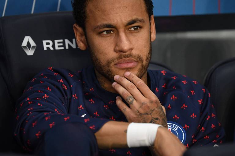 Neymar deixou o Barcelona e agora tenta voltar, já muito menor do que na época em que saiu