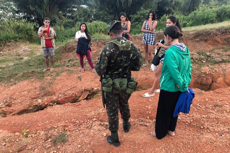 Estudantes indígenas barrados no posto de controle do Exército