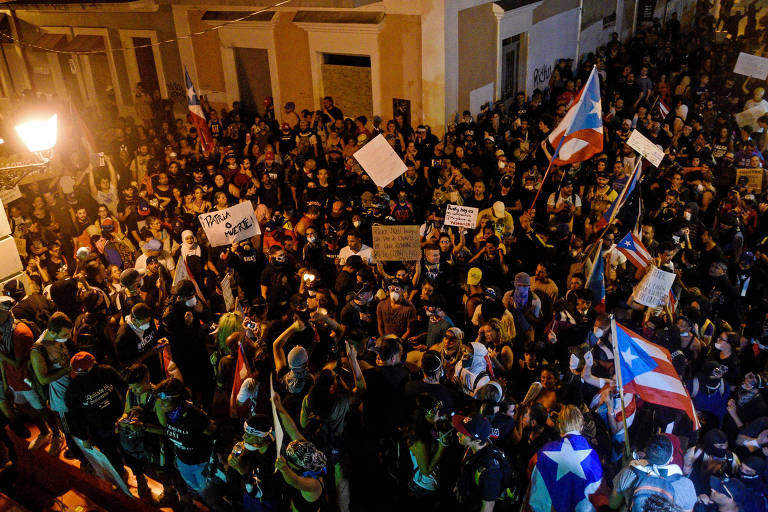 Manifestantes pedem a saída do governador de Porto Rico Ricardo Rossello
