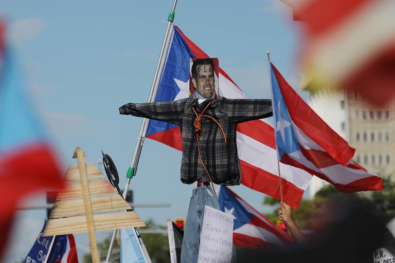 Justiça ordena apreensão de celular de governador de Porto Rico por escândalo de mensagens
