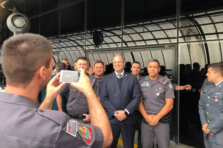 Governador Wilson Witzel é ovacionado por policiais em evento da categoria em SP