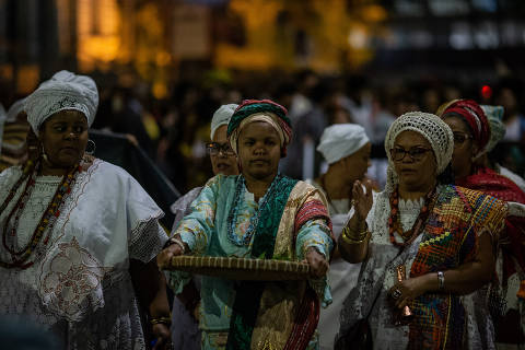 SÃO PAULO, SP, BRASIL, 25-07-2019: Mulheres duranta a Marcha das Mulheres Negras, pelas ruas do centro de São Paulo. O ato ocorre no Dia da Mulher Negra Latino-Americana e Caribenha. (Foto: Eduardo Anizelli/ Folhapress, COTIDIANO)