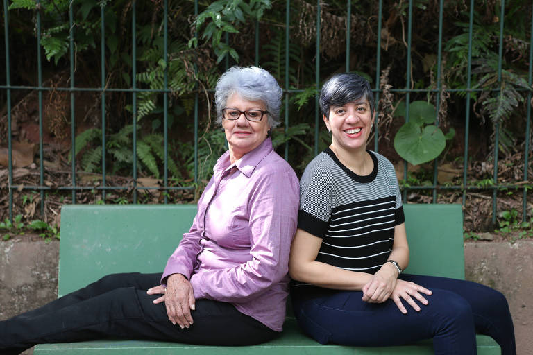  Iolanda Coelho, 69 anos e sua filha Renata Coelho, 35 anos fazem sucesso com o seus cabelos grisalhos