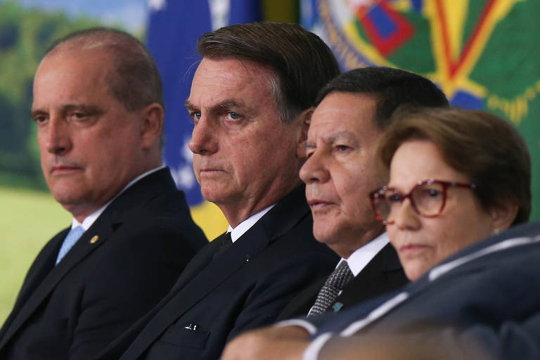 O Ministro da Casa Civil, Onyx Lorenzoni, o Presidente Jair Bolsonaro, o vice-presidente, general Hamilton Mourão, e a ministra da Agricultura, Tereza Cristina, durante cerimônia de Lançamento do Plano Safra 2019/2020, no palácio do Planalto.