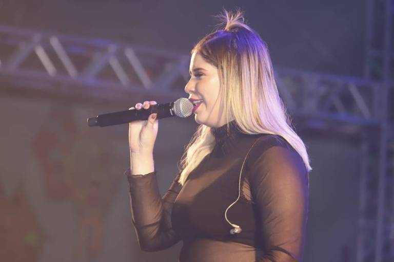 A cantora Marília Mendonça em show na Bahia, em junho