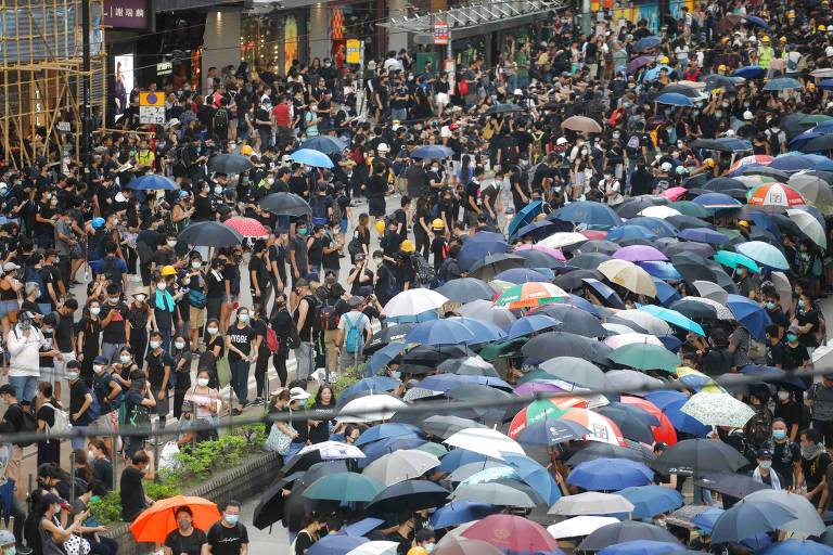 Manifestantes em novo protesto neste domingo (28) em Hong Kong