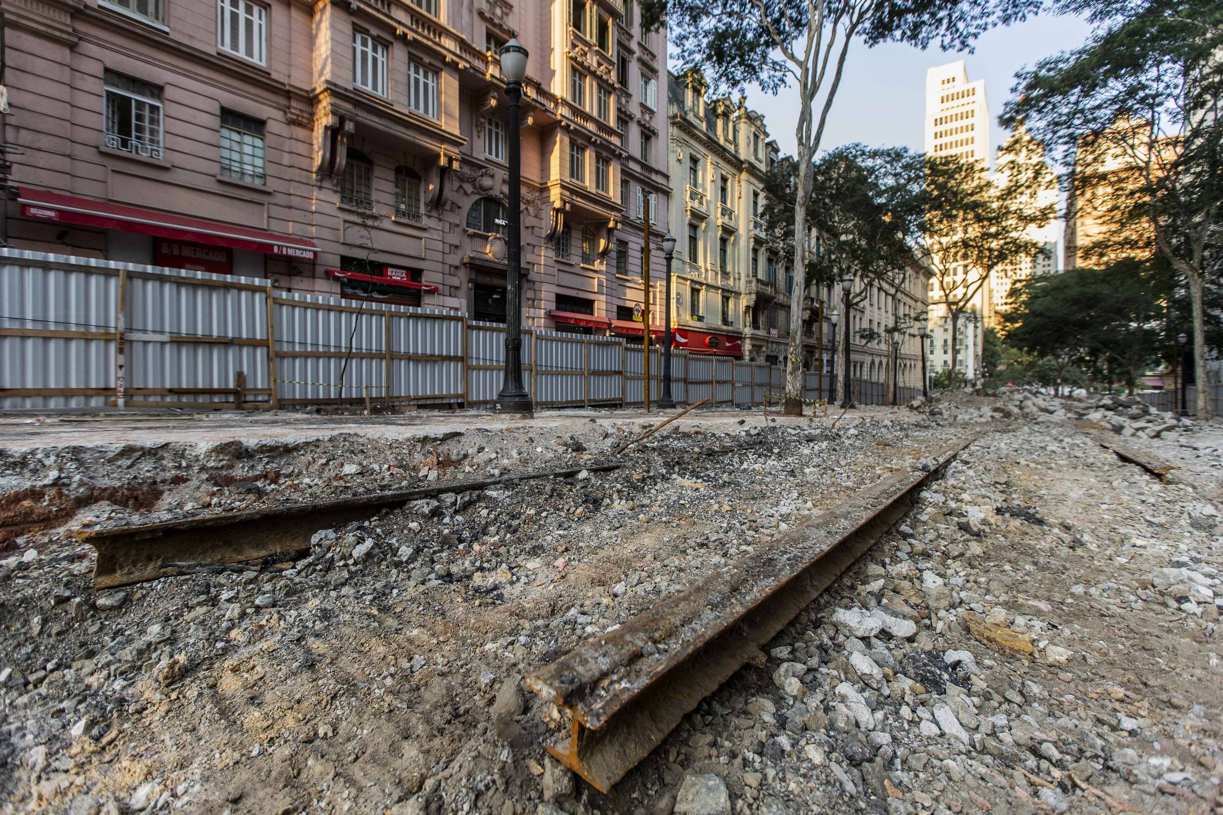 Resultado de imagem para trilhos de bonde centro de sÃ£o paulo