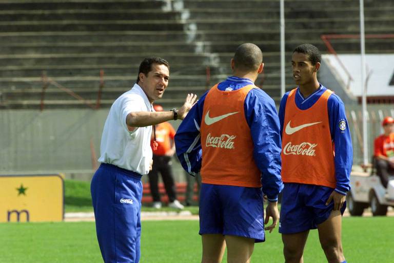 Foi com Vanderlei Luxemburgo que Ronaldinho chegou à seleção, em 1999. Em verde-amarelo, disputaria 97 jogos e faria 34 gols