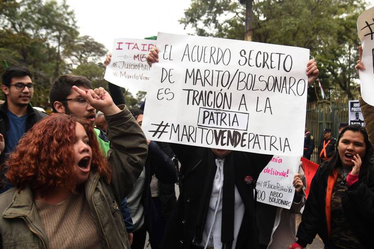 Protestos em Assunção, no Paraguai, contra o presidente Mario Abdo