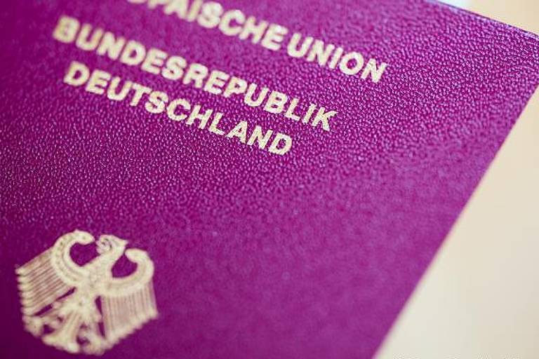 Após a obtenção do Certificado de Nacionalidade Alemã, é possível solicitar também documentos pessoais como o passaporte