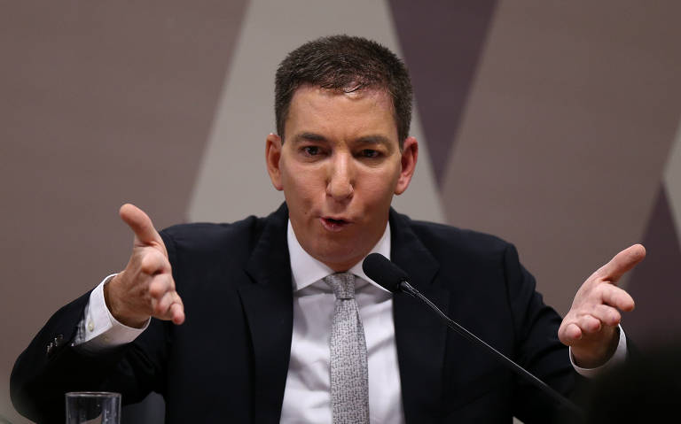 Greenwald e o Intercept têm dito que não fazem comentários sobre suas fontes. Sobre sigilo da fonte, o artigo quinto da Constituição afirma: "É assegurado a todos o acesso à informação e resguardado o sigilo da fonte, quando necessário ao exercício profissional"