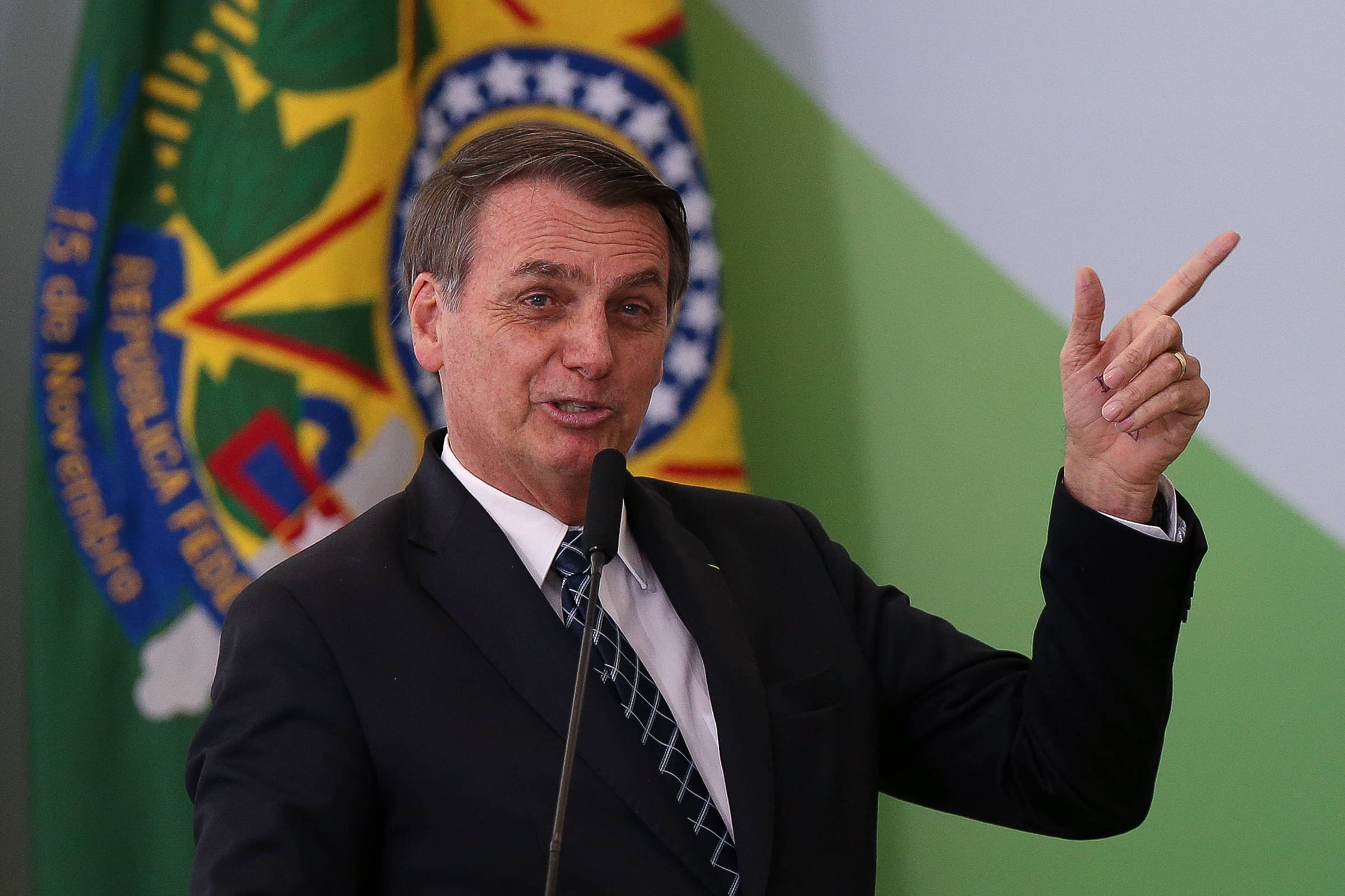 Barroso interpela Bolsonaro para explicar declarações sobre pai de presidente da OAB