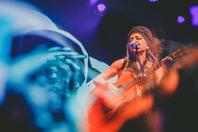 A cantora Alzira E em homenagem ao legado de Itamar Assumpção