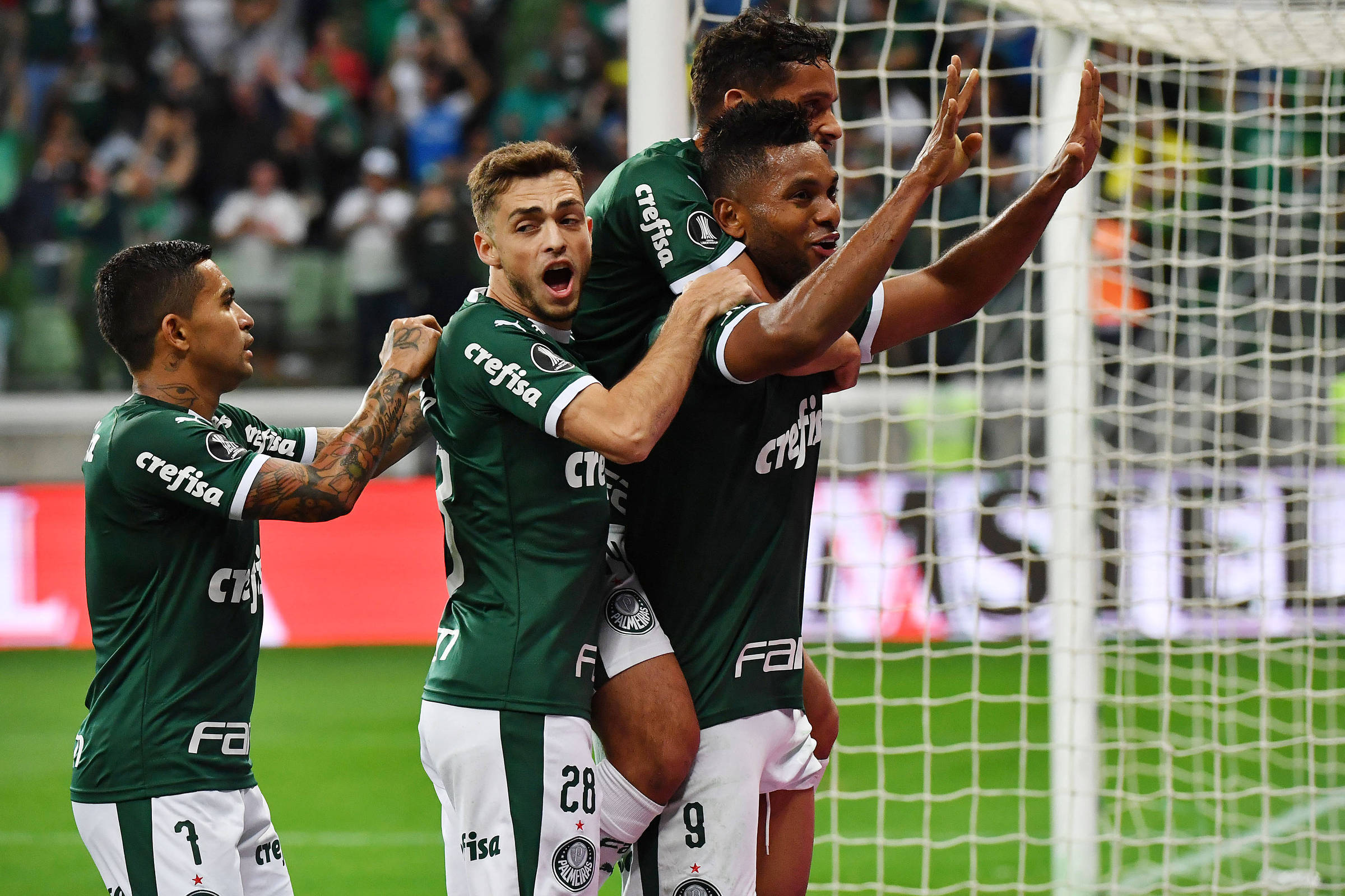 Palmeiras e Grêmio abrem a série de jogos que valem títulos e vaga