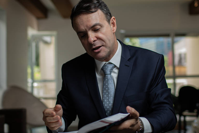 "Até agora, do que foi noticiado eu não consegui ver nada de comprometedor na conduta do ministro Sergio Moro", afirmou Mougenot. "Não se trabalha com as organizações criminosas com o mesmo engessamento com o que você faz no chamado sistema acusatório dos procedimentos comuns."
