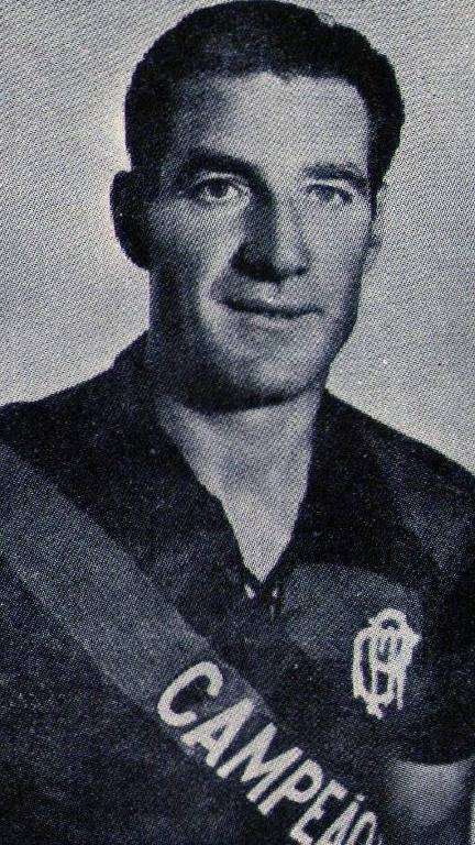 Carlos Martin Volante, jogador argentino que jogou pelo Flamengo entre as décadas de 30 e 40. Depois disso, trabalhou como técnico em diversos clubes do Brasil como Internacional, Vitória e Bahia, onde conquistou o Copa do Brasil de 1959. 