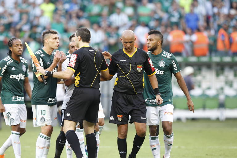 Jogo do Corinthians pode ser cancelado após pênalti não marcado a