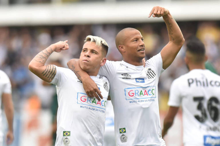 Soteldo (à esq.) e Sánchez são dois dos principais destaques santistas no Campeonato Brasileiro