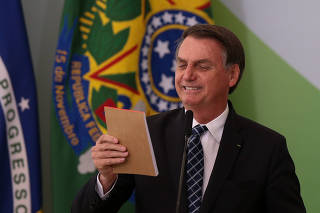 Bolsonaro no lançamento do programa Médicos pelo Brasil