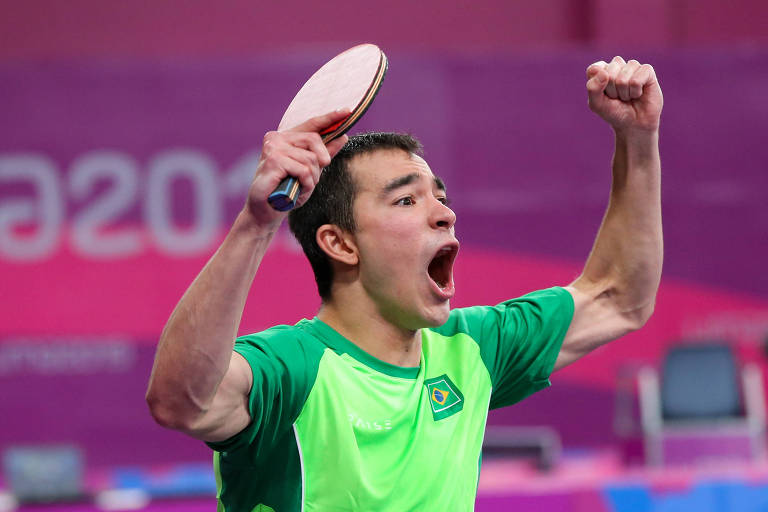 Hugo Calderano durante partida semifinal das duplas masculinas do tênis de mesa nos Jogos Pan-Americanos