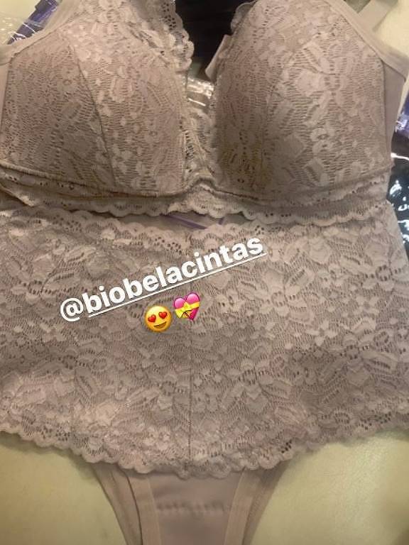 Michelle Bolsonaro posta lingeries que ganhou