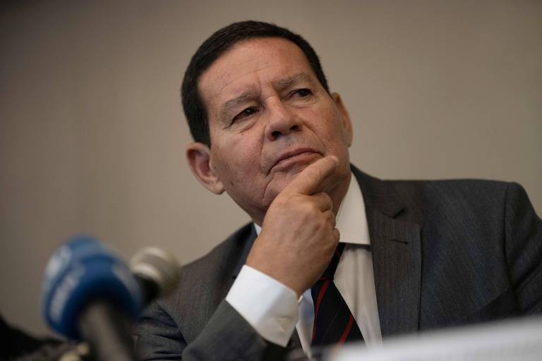 Vice-presidente Hamilton Mourão defendeu a continuidade da política de isolamento para atravessar o pico da doença, segundo ele previsto para ocorrer até o dia 25 de abril