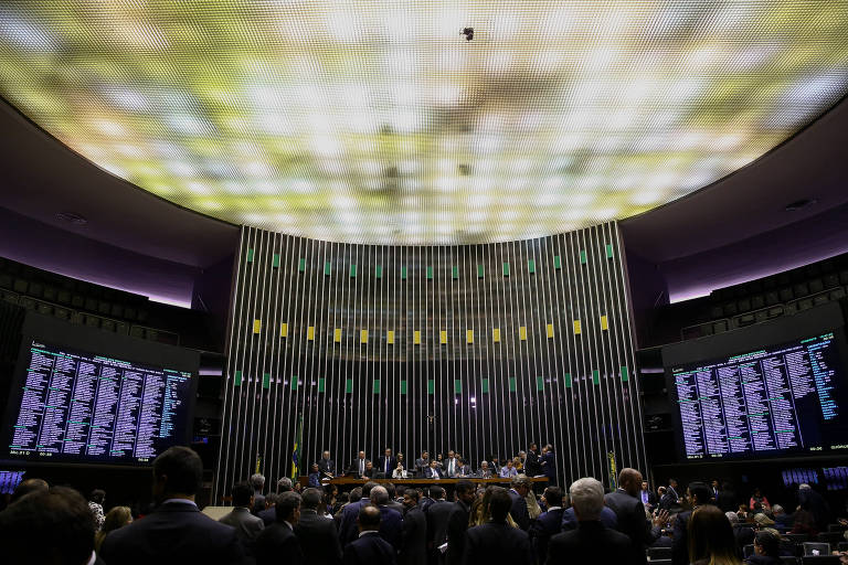 Plenário da Câmara dos Deputados durante votação 