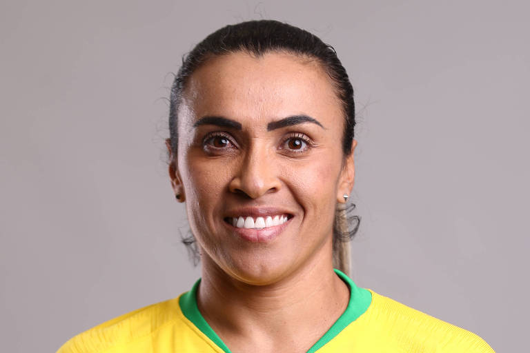 Zagueira americana do time de Marta tem câncer, e atleta brasileira a apoia: 'Guerreira'