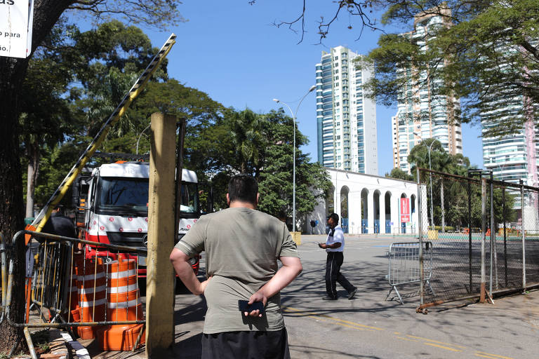 Estouro De Cano Com Cloro Da Piscina Fecha O Parque Ceret 08 08 2019 Parques Fotografia Folha De S Paulo