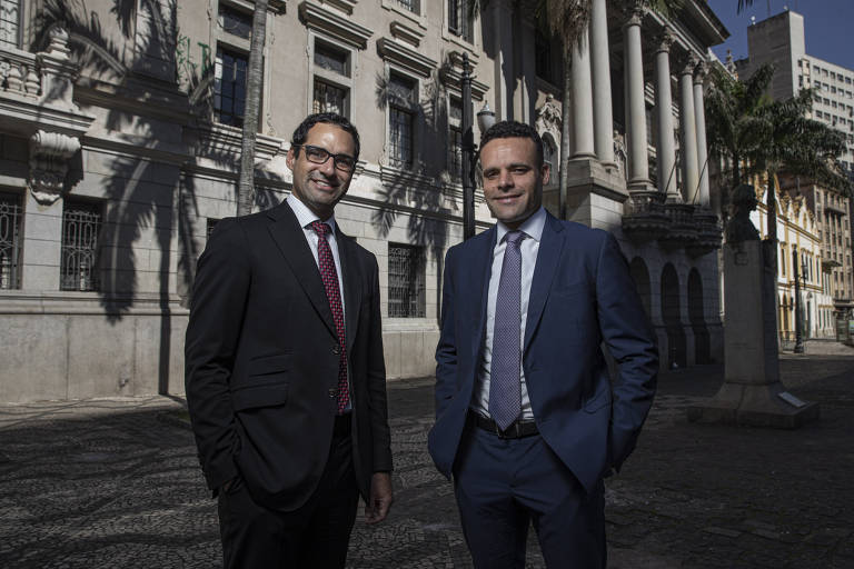 Os advogados Pedro Souza e Kleber Zanchim, à frente de mobilização para bancar câmeras e reforma da fachada na Faculdade de Direito da USP