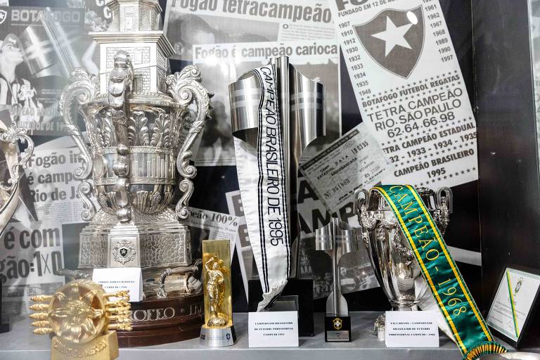Sala de troféus mostra, entra outros conquistas, o título brasileiro de 1995, o último conquistado pela equipe alvinegra