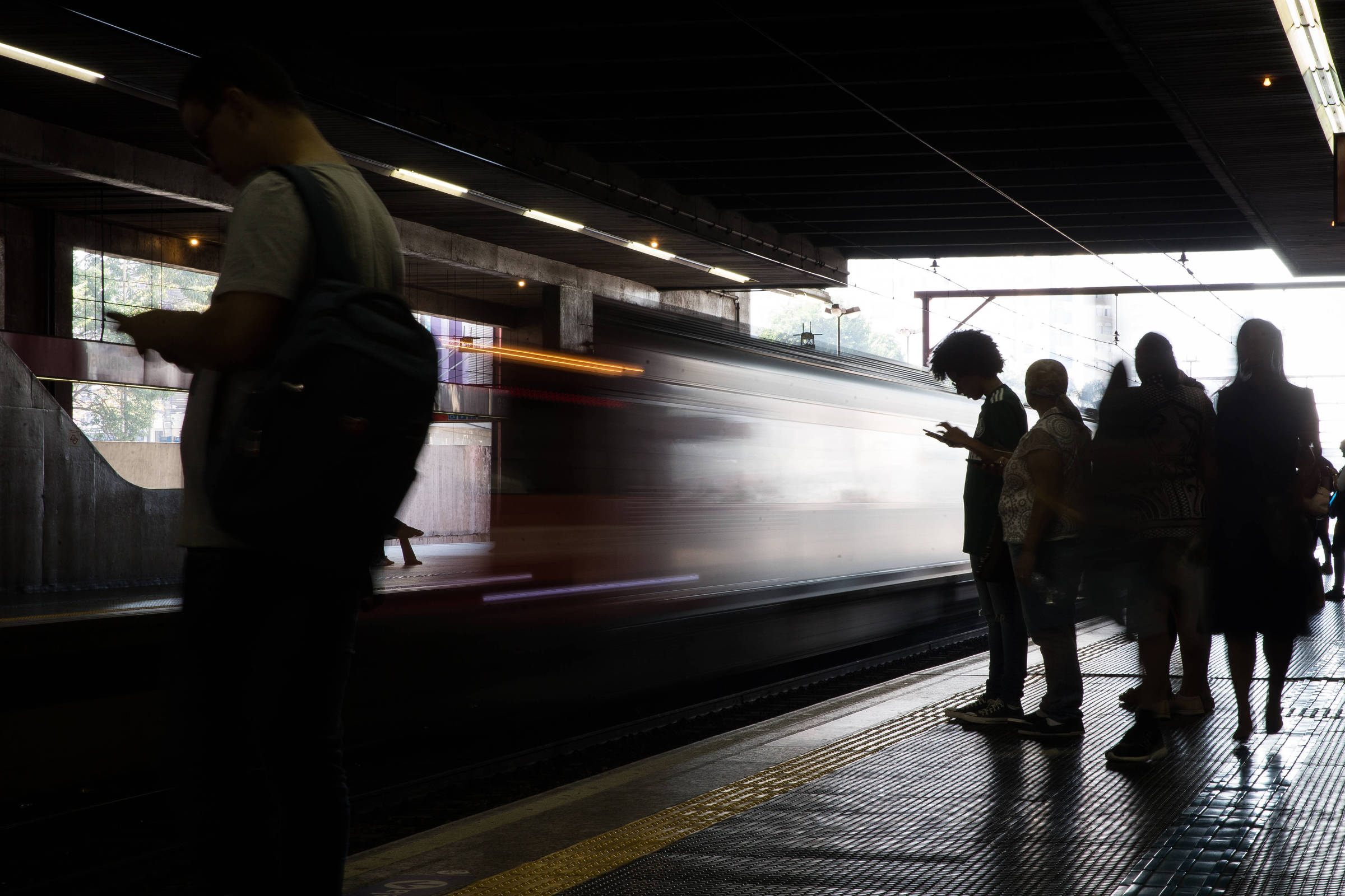 SP: Homem é preso por importunação sexual dentro de trem - 19/10/2023 -  Cotidiano - Folha